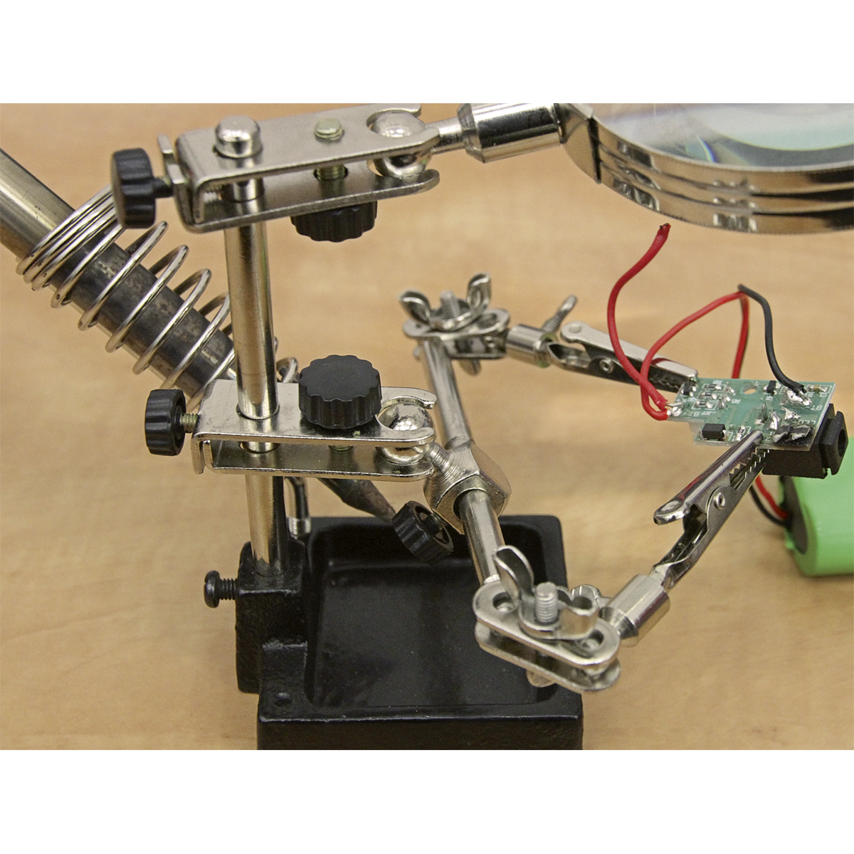 Sealey Mini Robot Soldering Stand With Magnifier & Iron Holder Daily Use SD150H