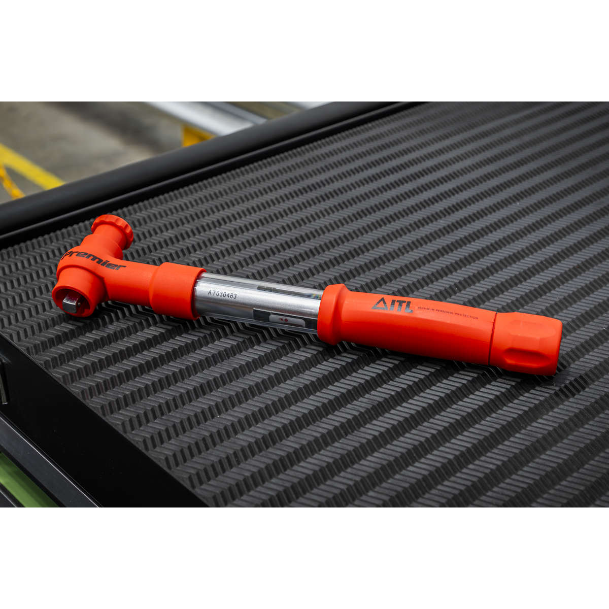 Sealey Torque Wrench Insulated 3/8" Square Drive 12-60Nm 60-Tooth STW803
