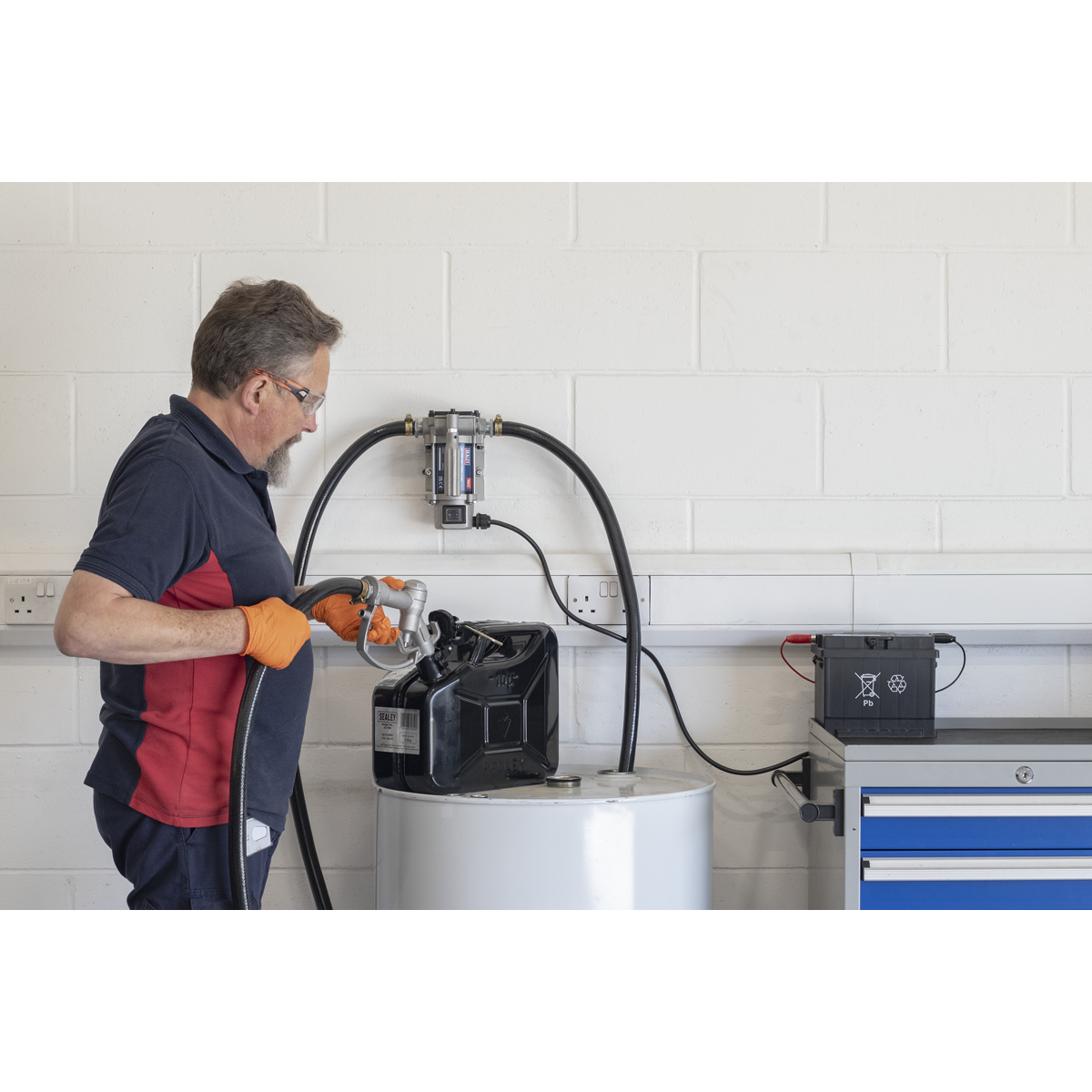 Sealey Diesel & Fluid Transfer Pump Portable 12V Robust & Compact 4M Hose TP96