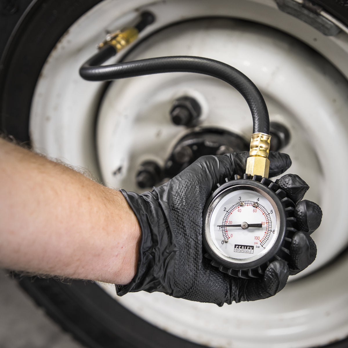 Sealey Tyre Pressure Gauge With Clip-On Connector 0-7bar/0-100psi TST/PG6
