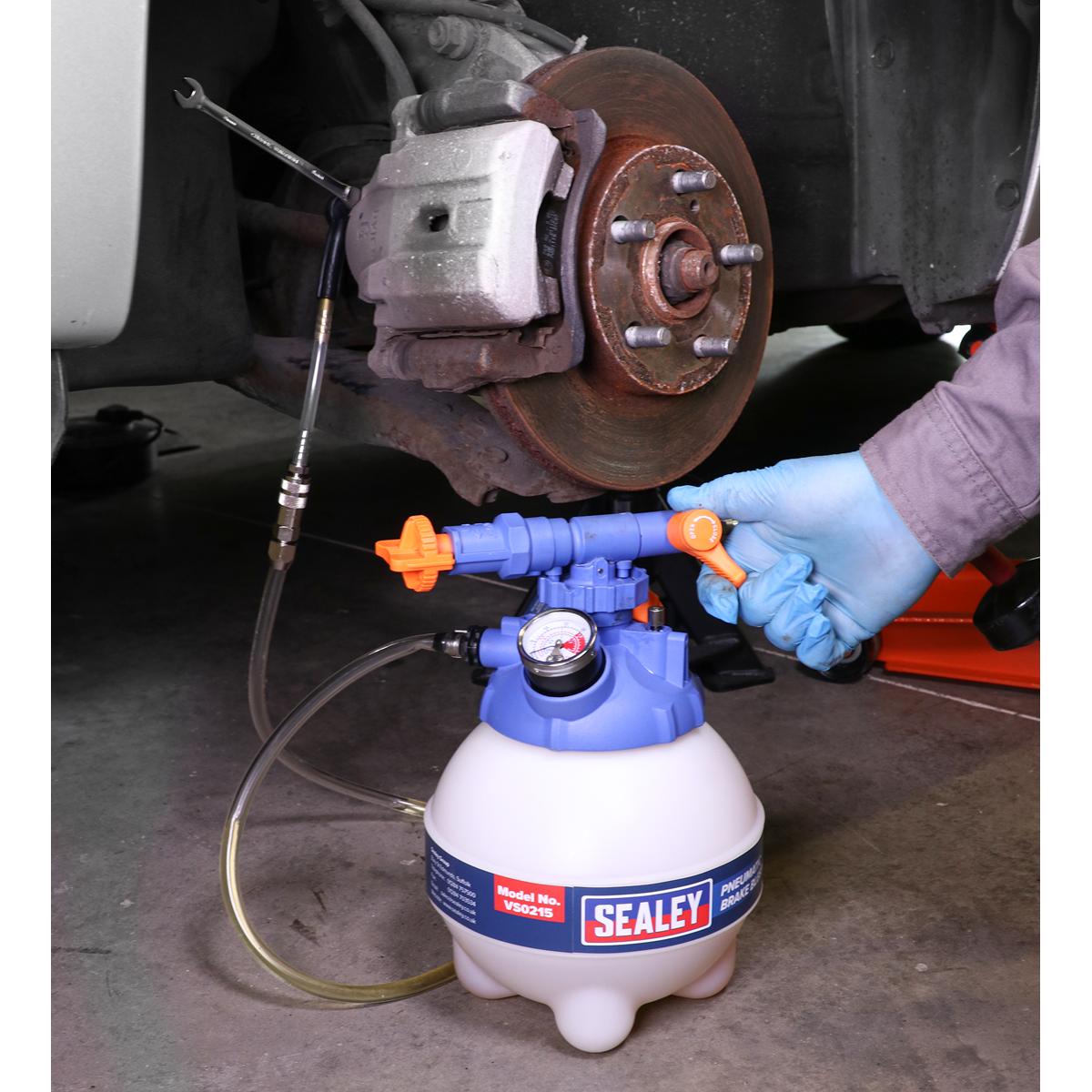Sealey One-Person Professional Pneumatic Brake Bleeder 3L Reservoir VS0215