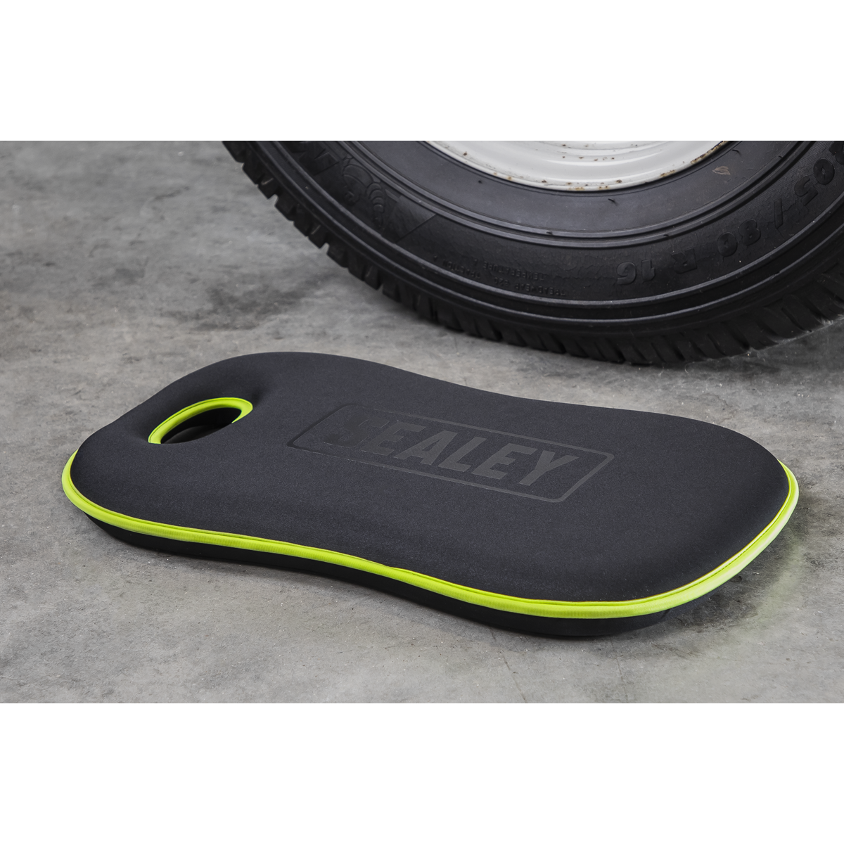 Sealey Kneeling Mat Premium EVA With Cut-Out Handle 470 x 280 x 40mm VS8595