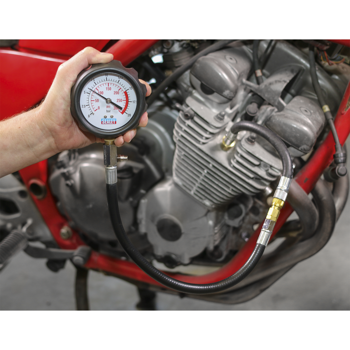 Sealey Petrol Engine Compression Tester Deluxe Kit With 300 PSI Gauge VSE300D