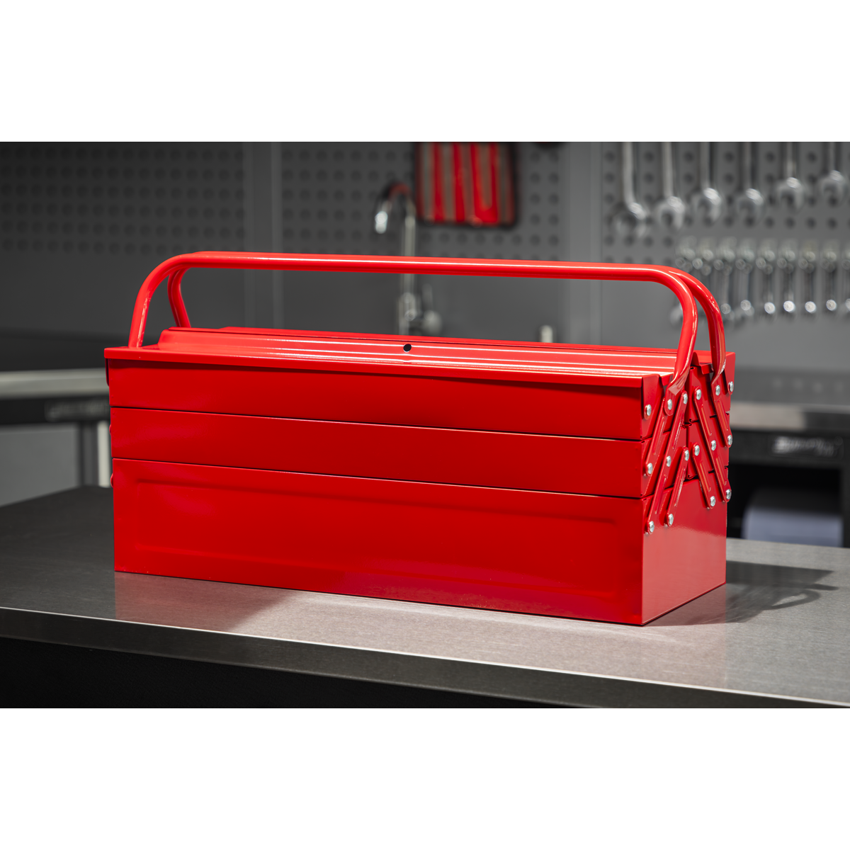 Sealey 530mm 4 Tray Cantilever Toolbox With Central Tool Storage Area AP521