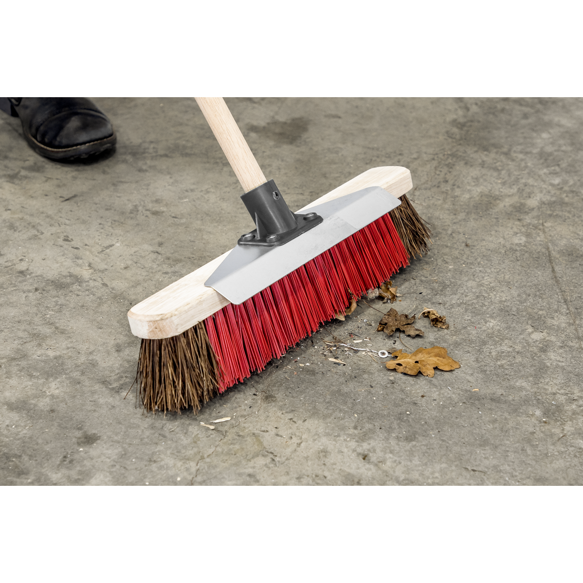 Sealey Heavy Duty Broom + Ice Snow Scraper 16" 405mm Stiff Hard Bristle BM16SC