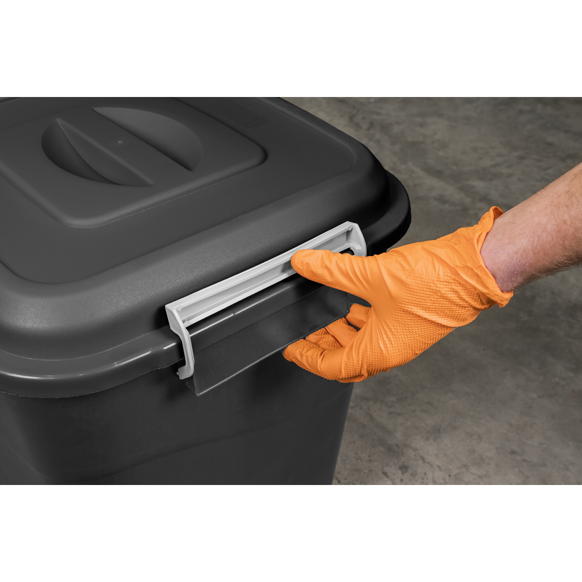 Sealey Durable Refuse Storage Bin Suitable For Outdoor Use 50 Litres Black BM50
