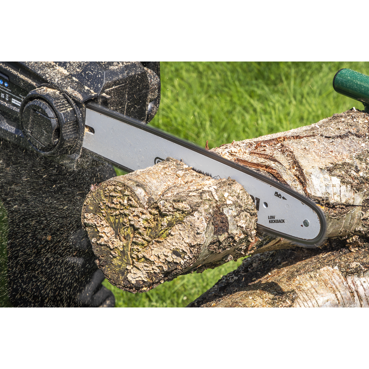 Sealey SV20 Series Chainsaw 2x20V 2Ah Li-Ion 35cm Bar Body Only CP40VCS