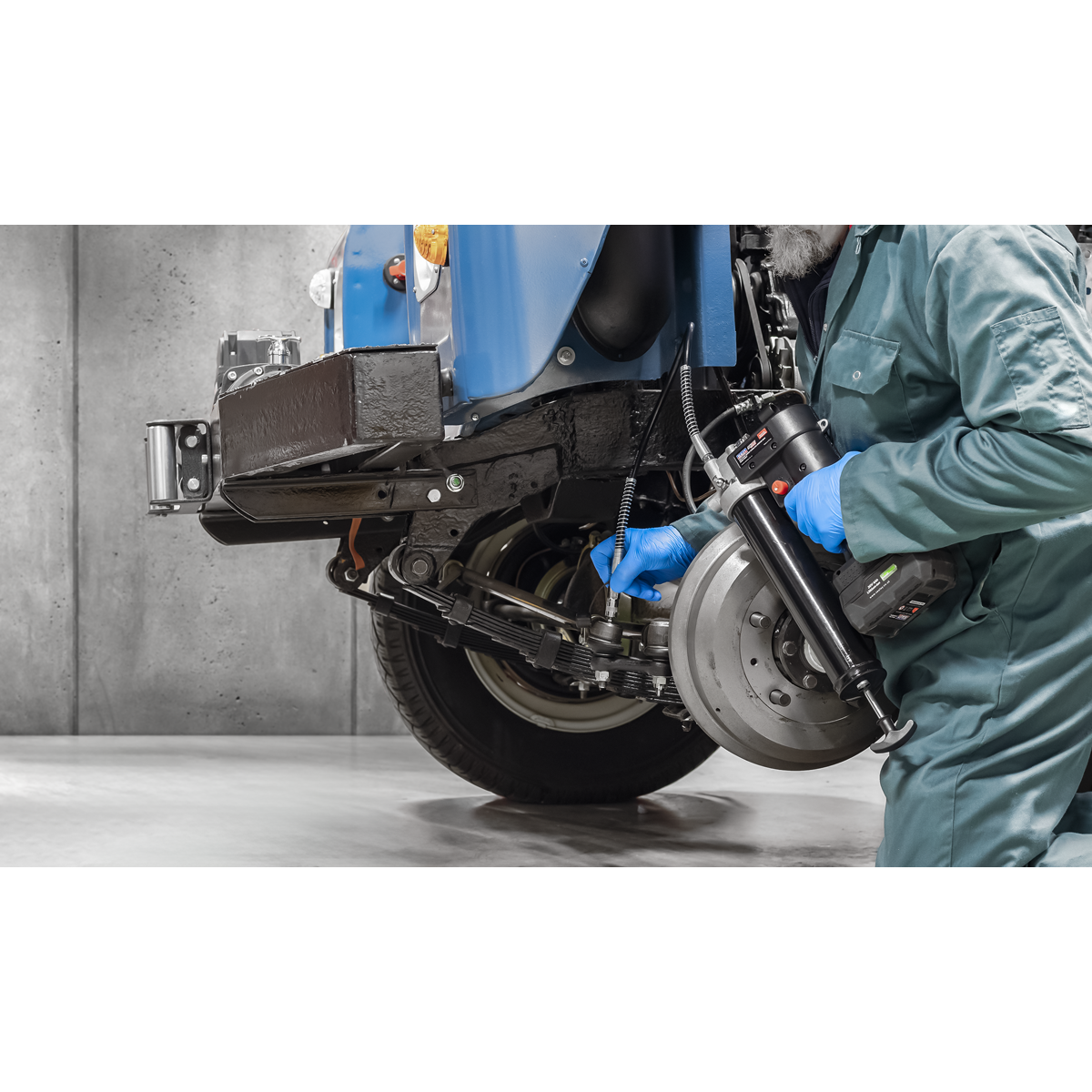 Sealey 18V Cordless Grease Gun With LCD Battery Condition Indicator CPG18V