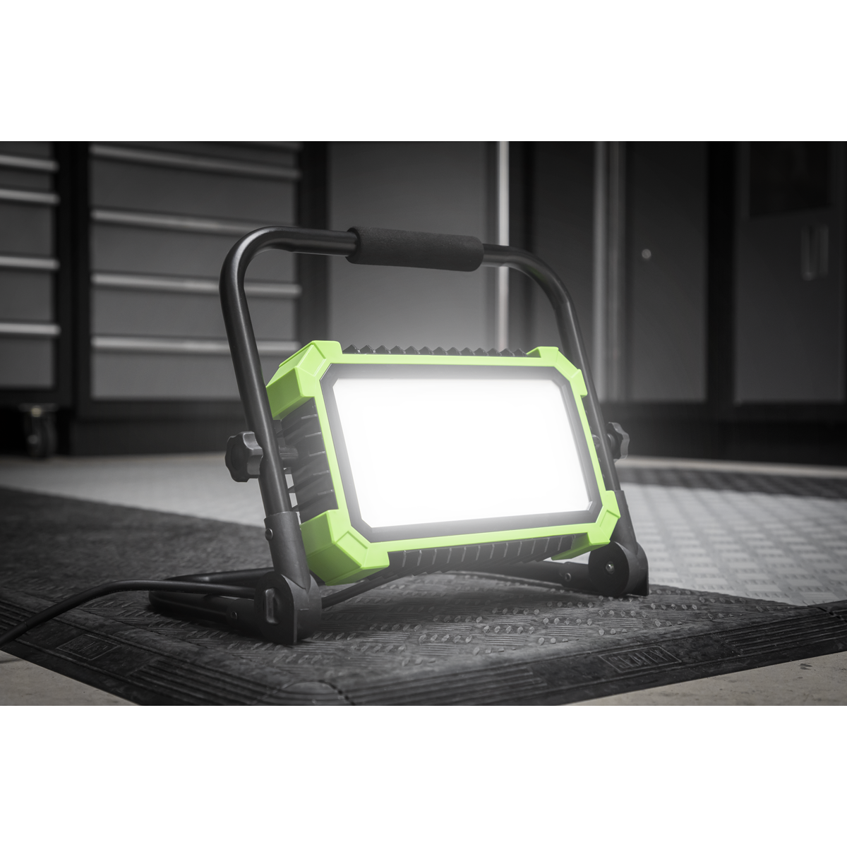 Sealey Portable Floodlight Torch Lamp 50W SMD LED 230V Up To 6000LM LED50WL