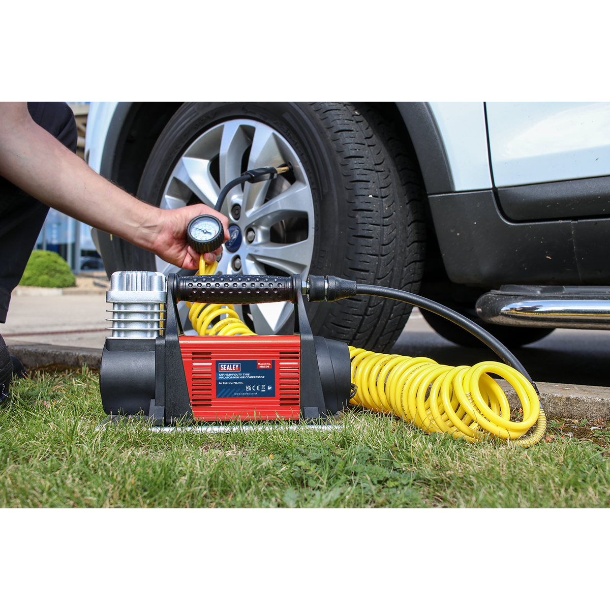 Sealey Heavy Duty Mini Air Compressor 12V Maximum Pressure 100PSI MAC06