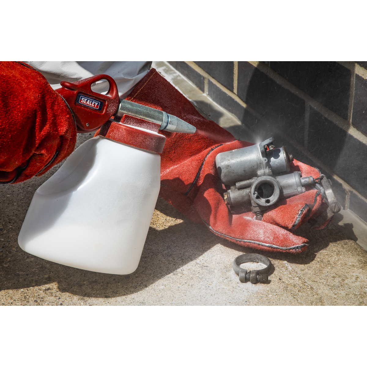 Sealey Portable Soda Blasting Gun With Adjustable Nozzle - Red/White PSB05