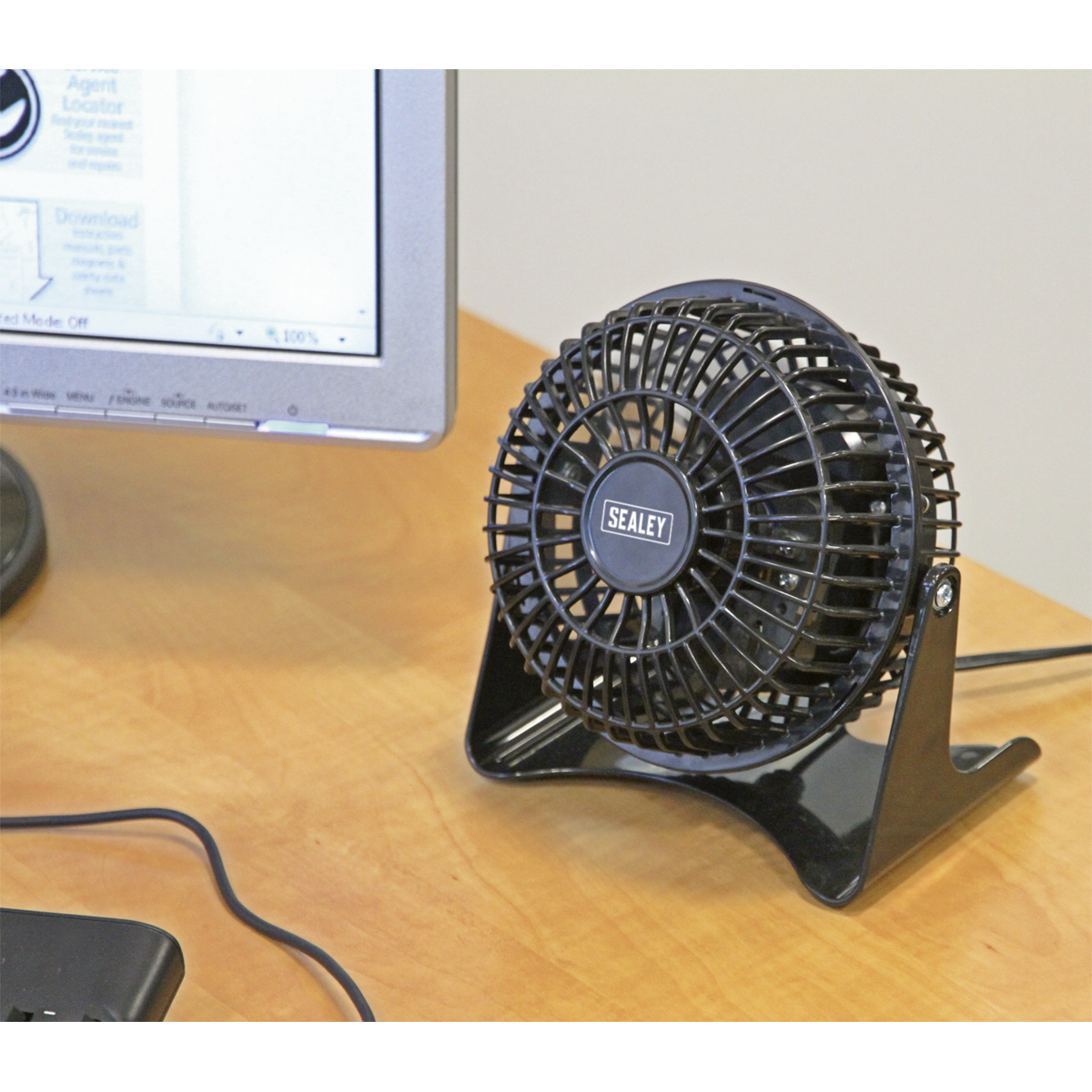 Sealey 240V 4" Mini Desk Fan Ergonomically Designed With 3-Pin Plug SFF04