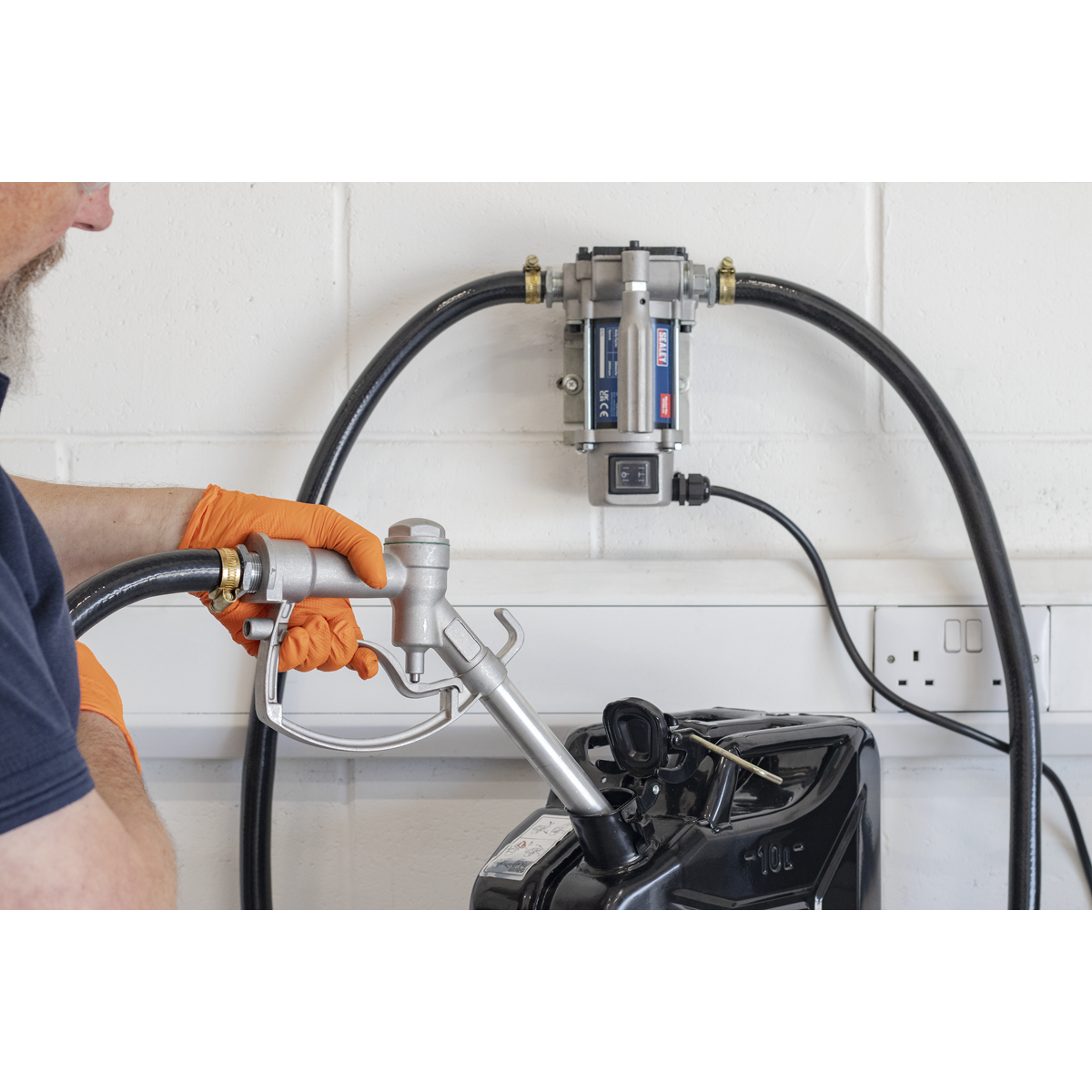 Sealey Diesel & Fluid Transfer Pump Portable 12V Robust & Compact 4M Hose TP96