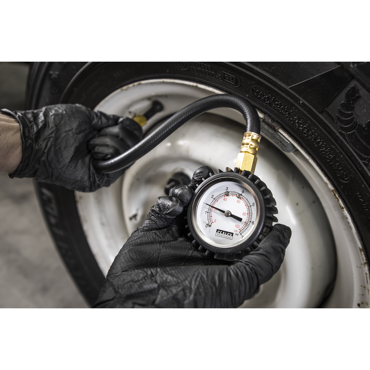 Sealey Tyre Pressure Gauge With Clip-On Connector 0-7bar/0-100psi TST/PG6