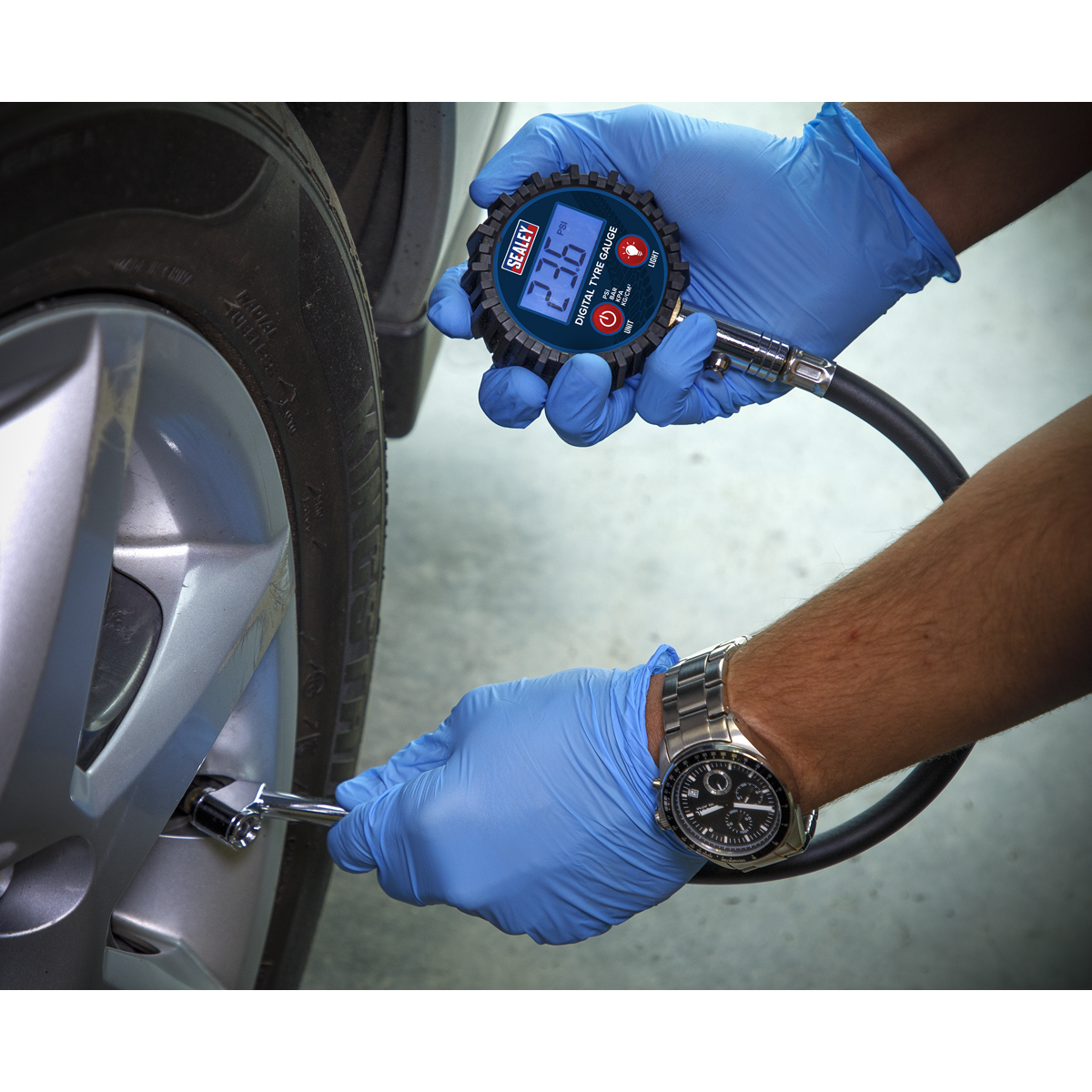 Sealey Digital Tyre Pressure Gauge With Twin Push-On Connector 0-150 PSI TST003