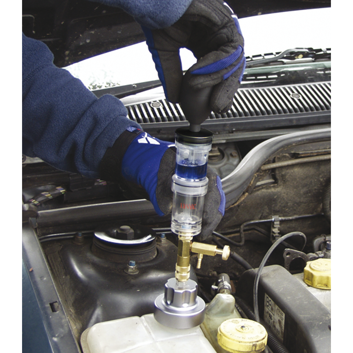 Sealey Combustion Leak Detector Checks For CO2 In Cooling System VS0061