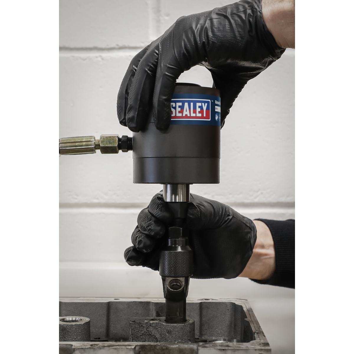 Sealey Pneumatic Diesel Injector Puller With Control Valve & Adaptors VS2080