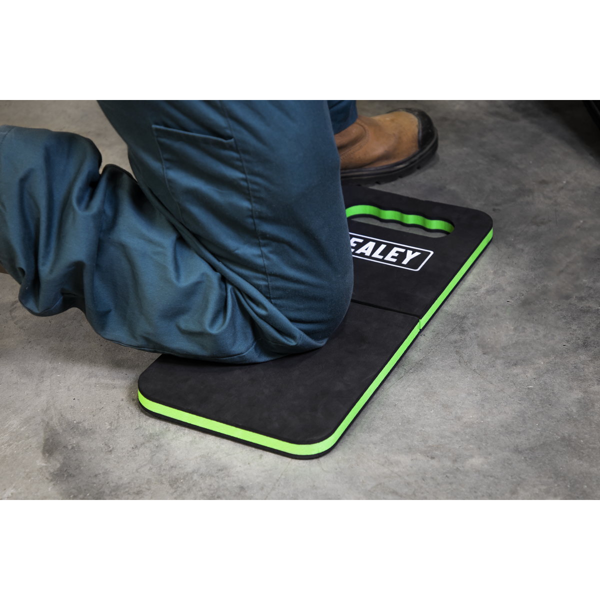 Sealey Mechanics Kneeling Mat Folding 23mm Work Pad Garage Garden Cushion VS8581