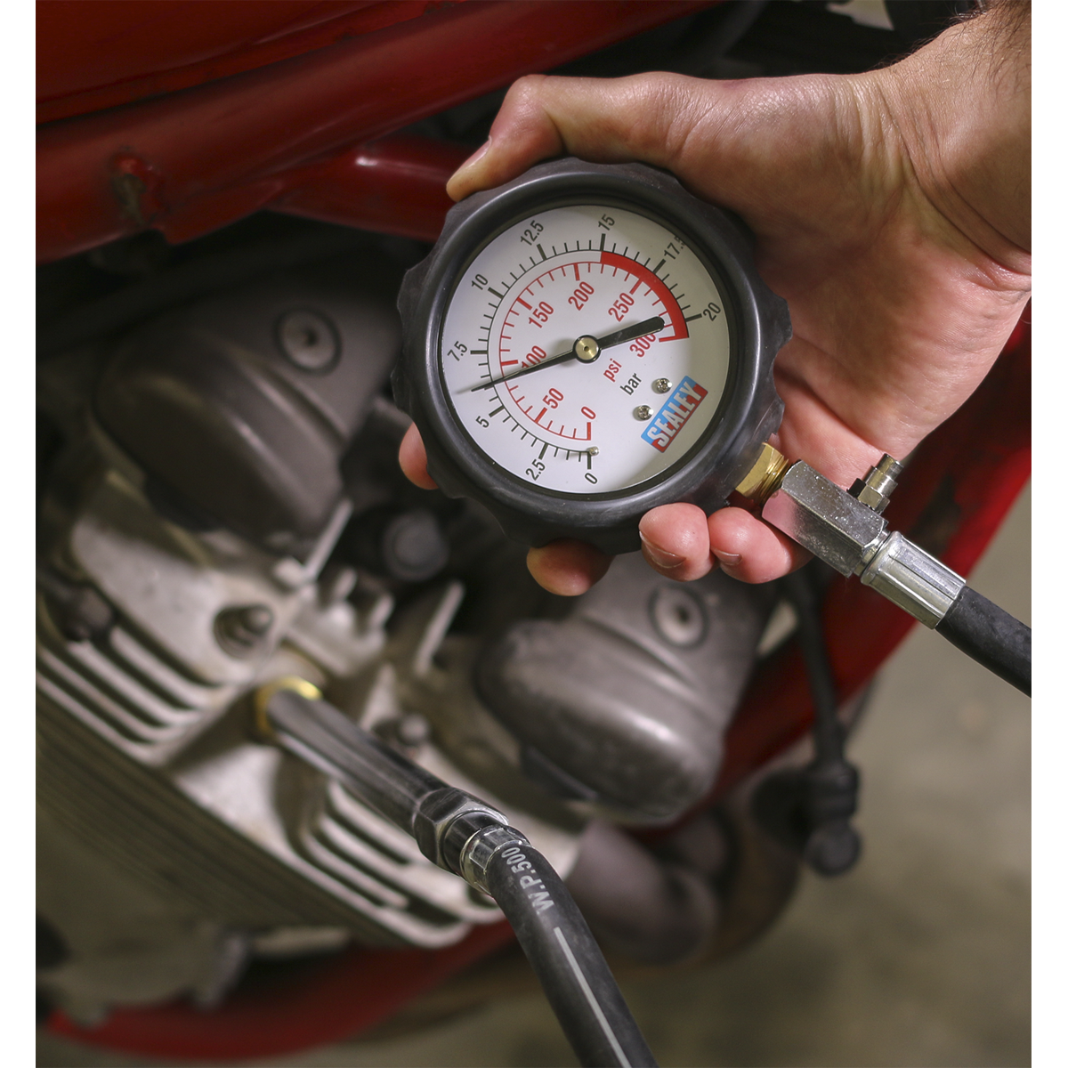 Sealey Petrol Engine Compression Tester Deluxe Kit With 300 PSI Gauge VSE300D