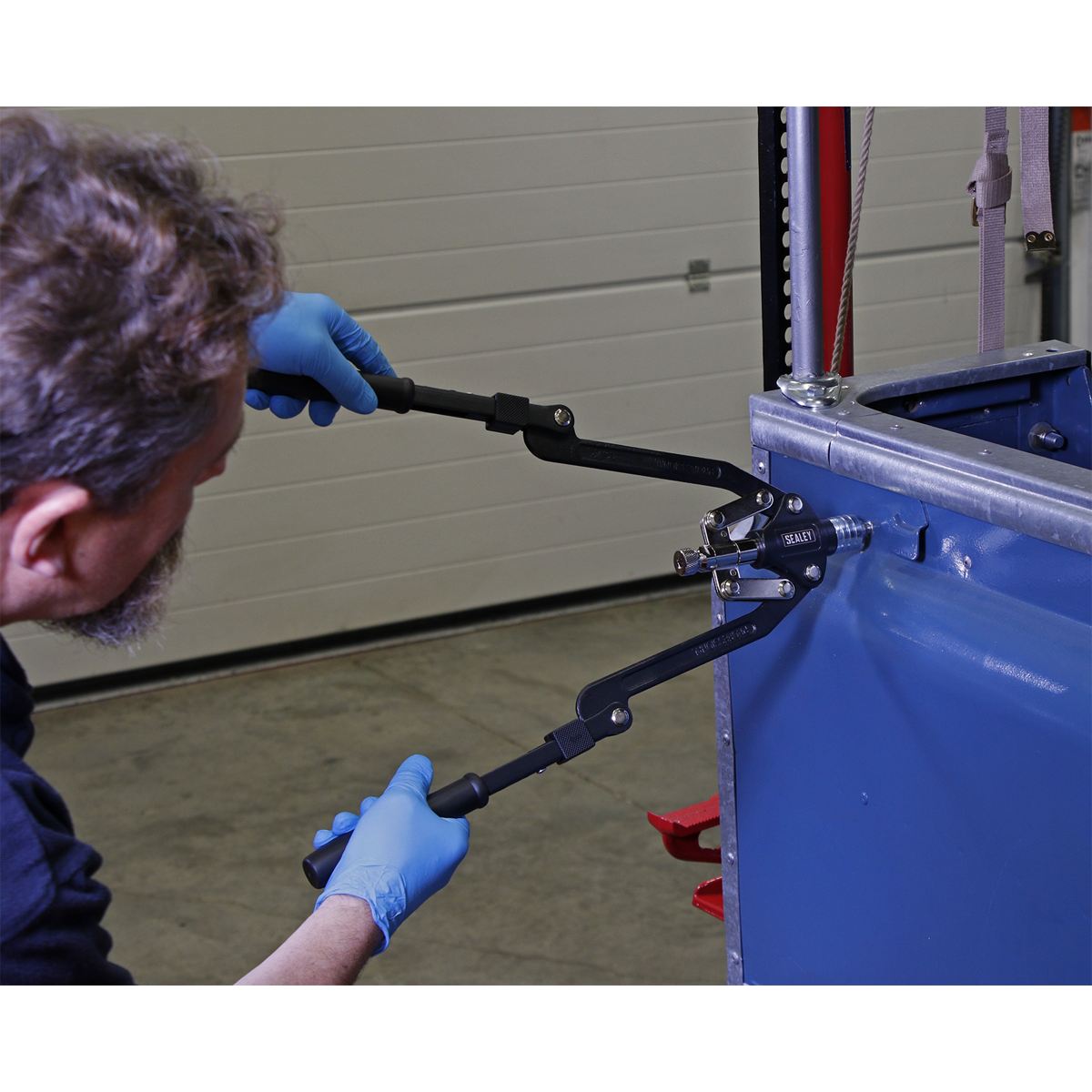 Sealey Rivet & Threaded Nut Rivet Kit With Comfortable Cushion Grips AK39602