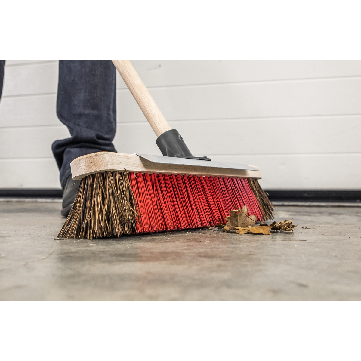 Sealey Heavy Duty Broom + Ice Snow Scraper 16" 405mm Stiff Hard Bristle BM16SC