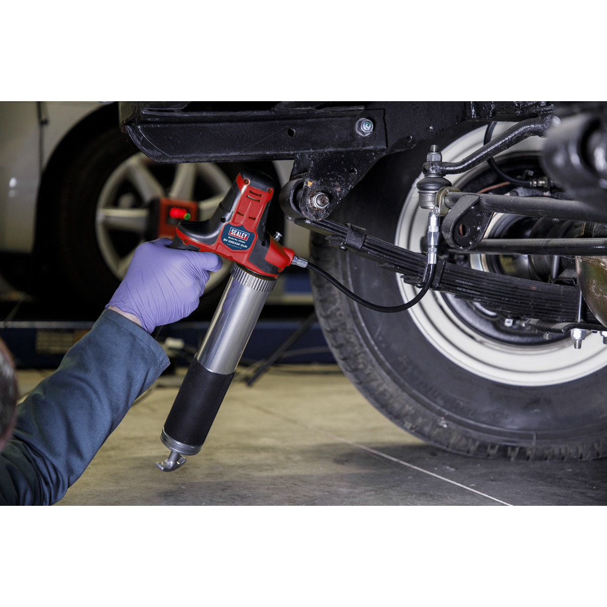 Sealey Lightweight Versatile Cordless Grease Gun 8V With 2Ah Battery CPG8V