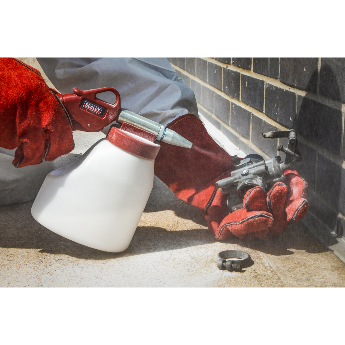 Sealey Portable Soda Blasting Gun With Adjustable Nozzle - Red/White PSB05