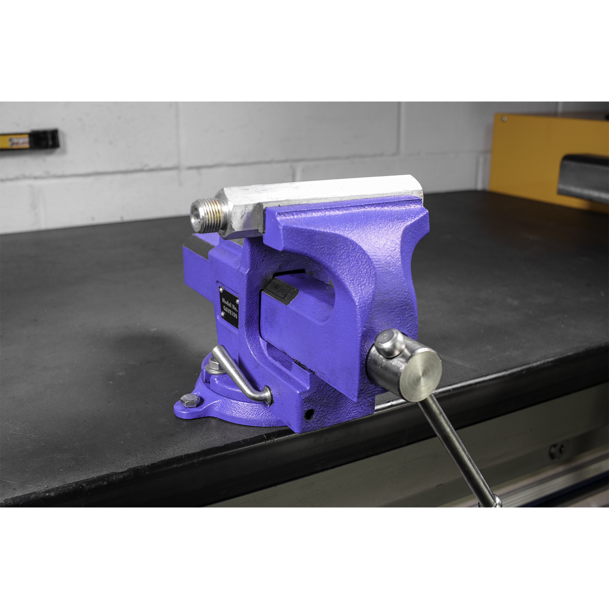 Sealey 100mm Quick Action Swivel Base SG Iron Vice With Built-In Anvil QAVE100