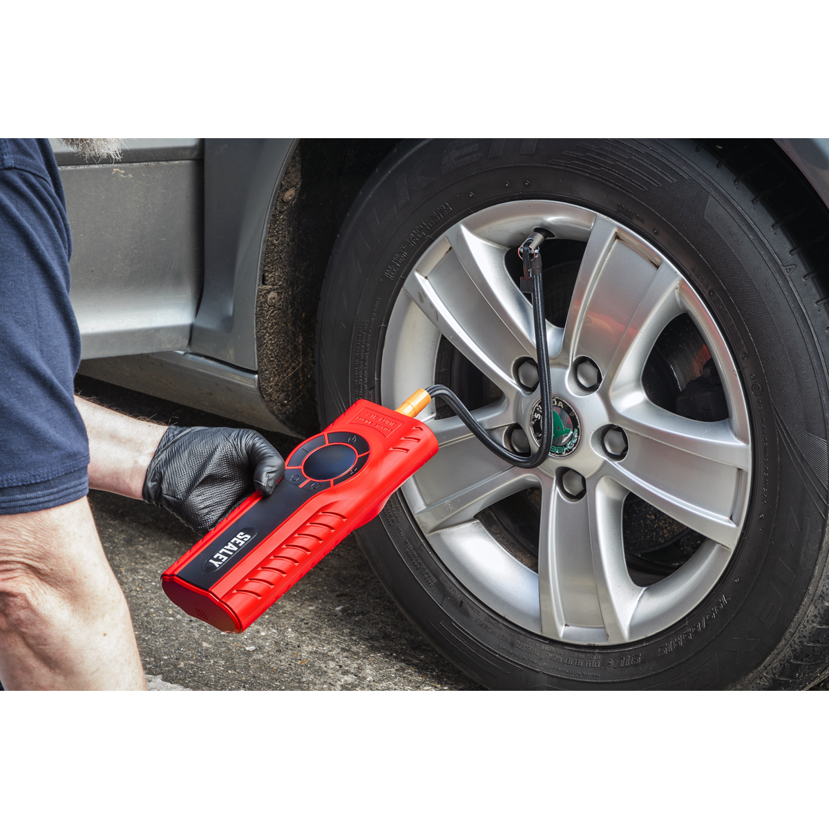 Sealey RoadStart 12V Jump Starter & Tyre Inflator 1200A Compact Lighweight