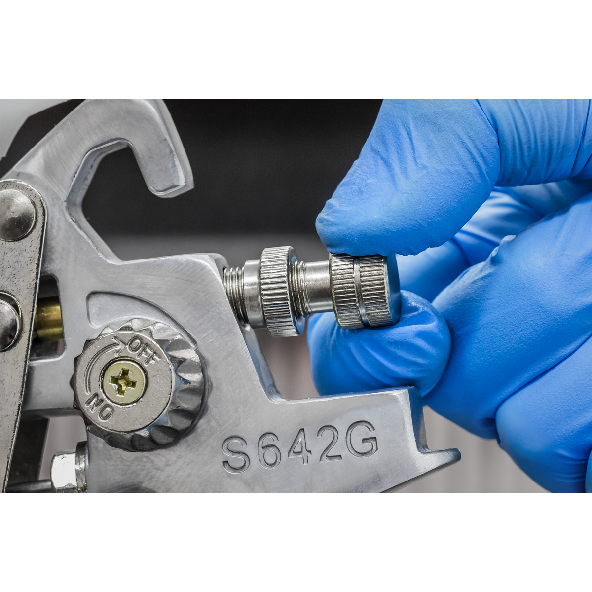 Sealey SGeneral-Purpose Gravity Feed Spray Gun Brass Air Cap 1.8mm Set-Up  S642G