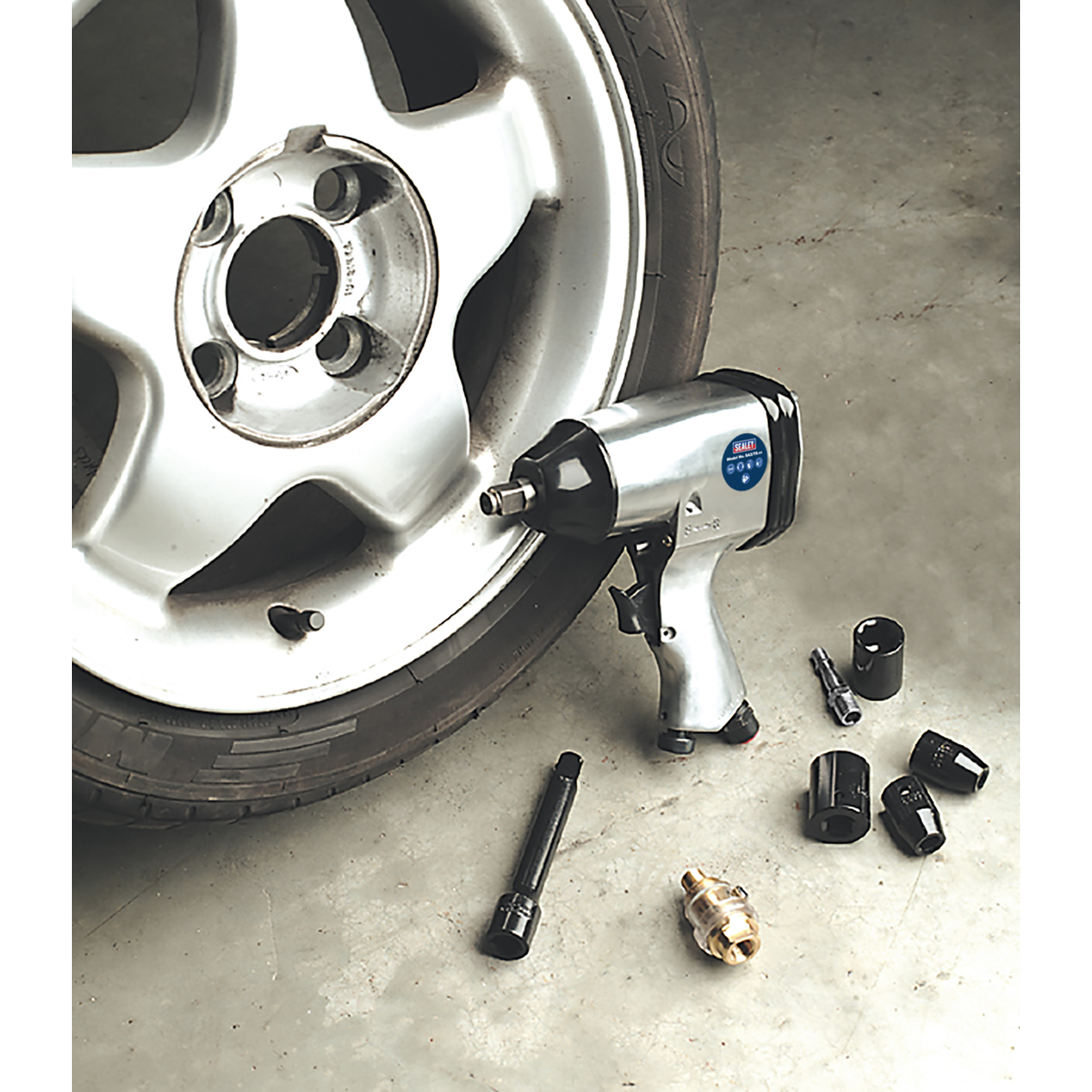 Sealey Air Impact Wrench Kit With Sockets 1/2" Square Drive 7000 RPM SA2/TS