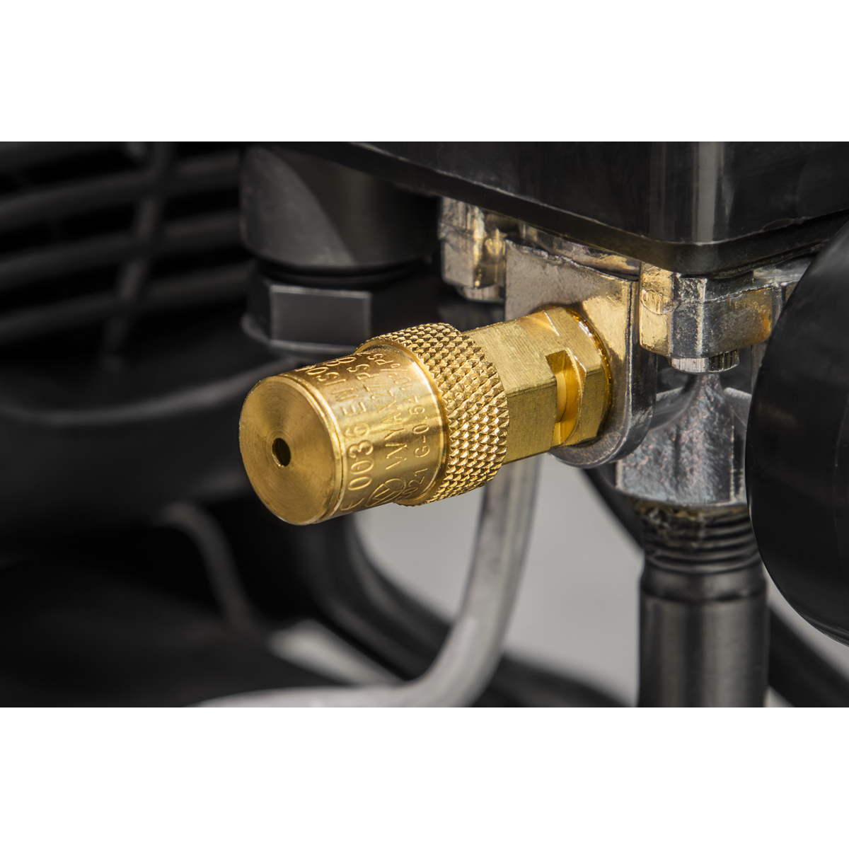 Sealey Compressor 24L Direct Drive 2hp With 4pc Air Accessory Kit SAC2420APK