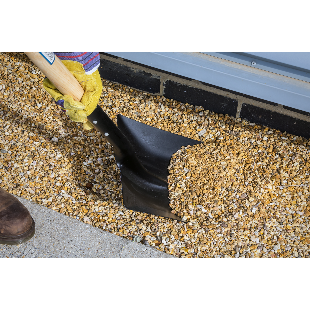 Sealey Pressed Carbon Steel Shovel With 710mm Hardwood Ash Handle SH710