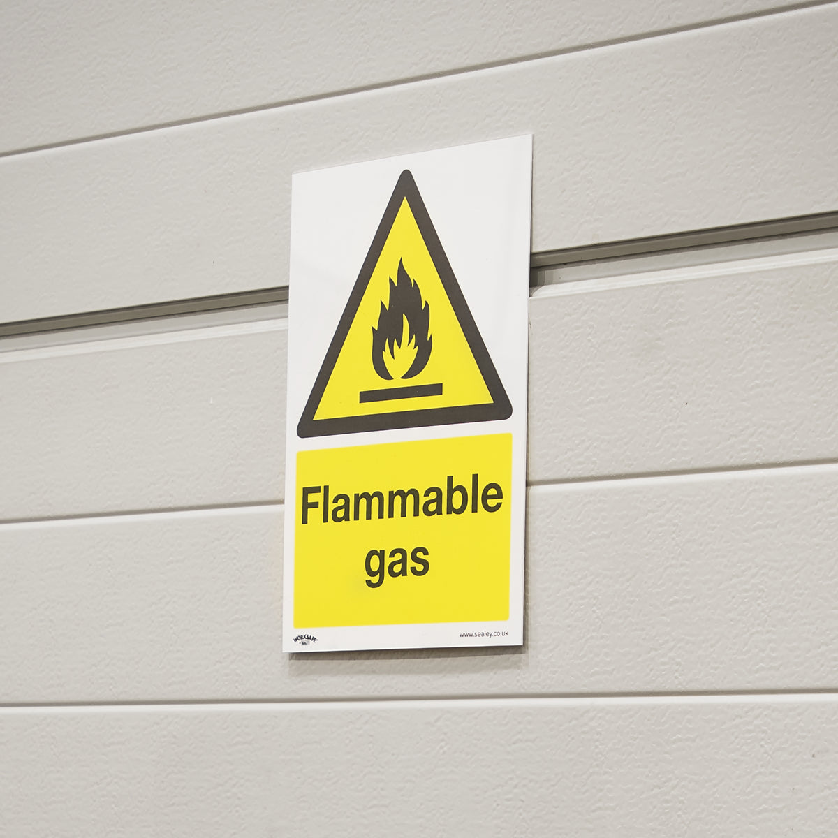 Sealey Warning Safety Sign Flammable Gas Rigid Plastic 200 x 300mm SS59P1