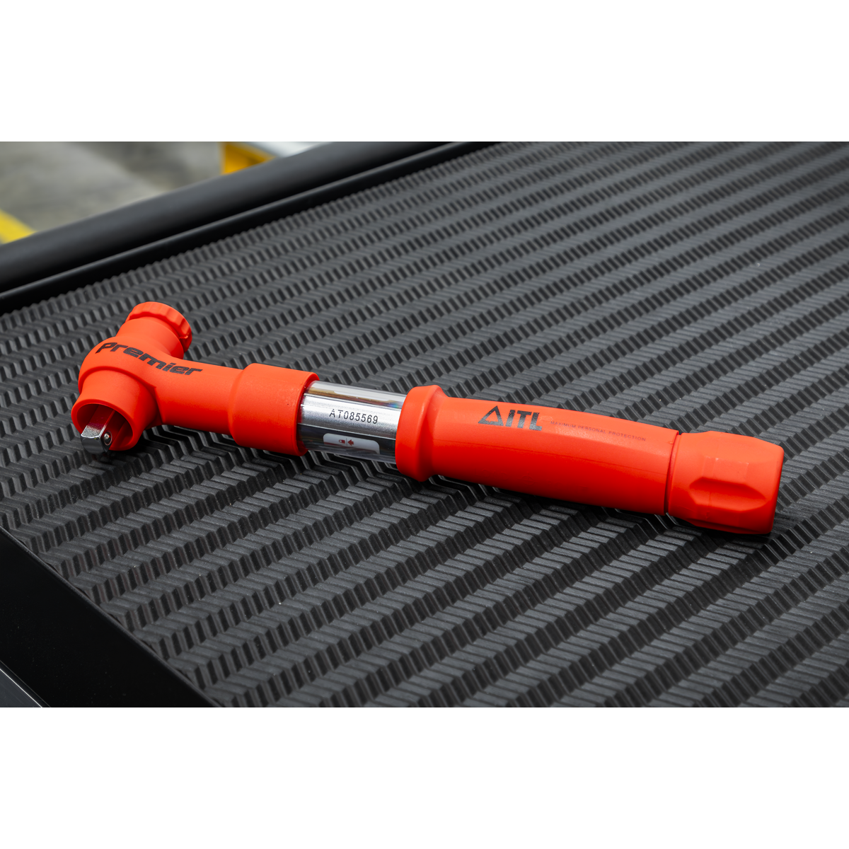 Sealey 3/8" Square Drive Calibrated Insulated Torque Wrench 5-25Nm STW805