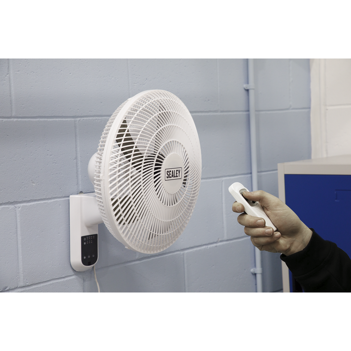 Sealey 18" 3-Speed Wall Fan With Remote Control 230V 97m³/min - White SWF18WR