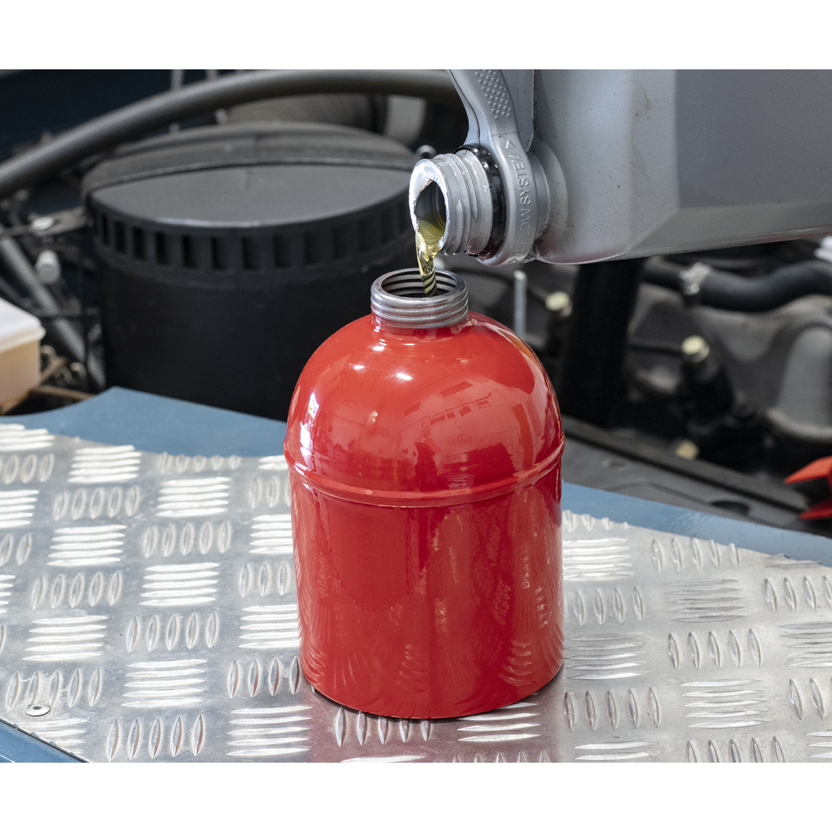 Sealey 1000ml Thumb-Operated Lever Metal Oil Can With Flexible Spout TP1000