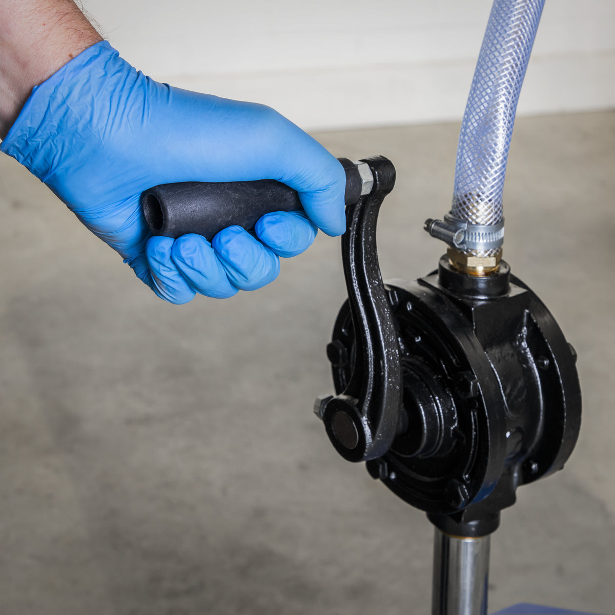 Sealey Gear Oil Pump With 10.5L Steel Reservoir With Powder Coated Finish TP70