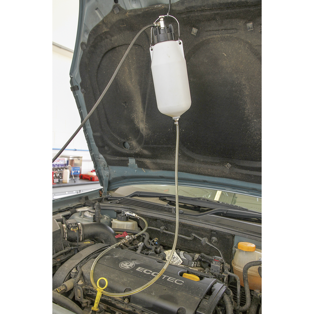 Sealey Pneumatic Brake & Clutch Bleeder With Fluid Shut-Off Valve VS821