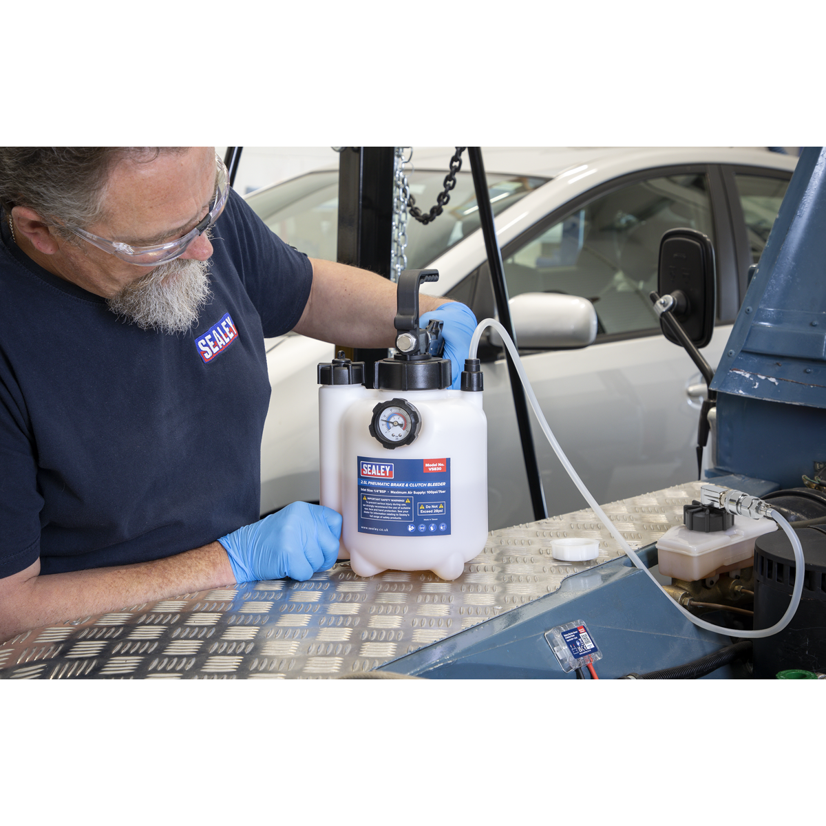 Sealey Pneumatic Brake & Clutch Bleeder Pressure Range 2.5L Reservoir VS830