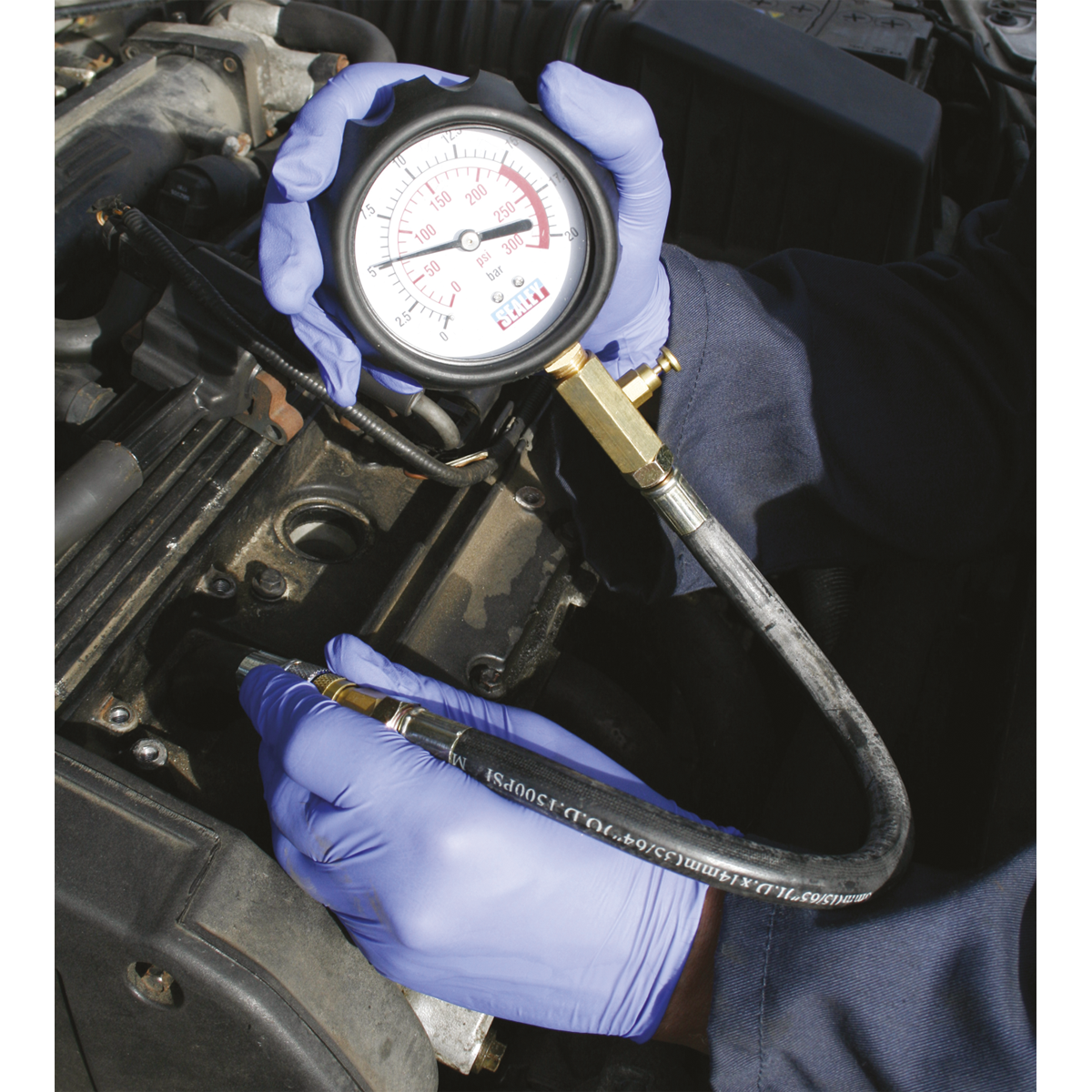 Sealey Petrol Engine Compression Tester Deluxe Kit With 300 PSI Gauge VSE300D