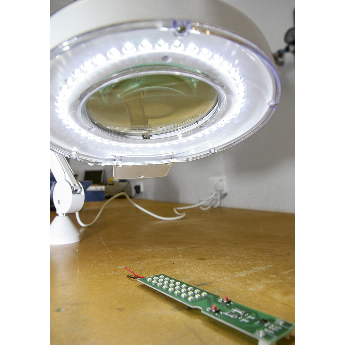 Sealey Bench Mounting Work Light With 3 Dioptre Lens 48 SMD LED 230V WL483D