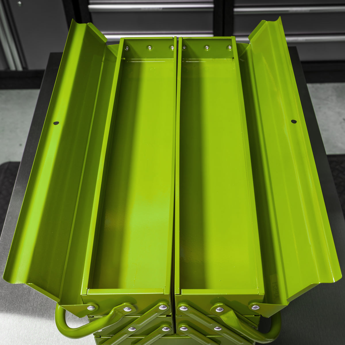 Sealey Cantilever Toolbox 4 Tray With Central Tool Storage Area 530mm AP521HV