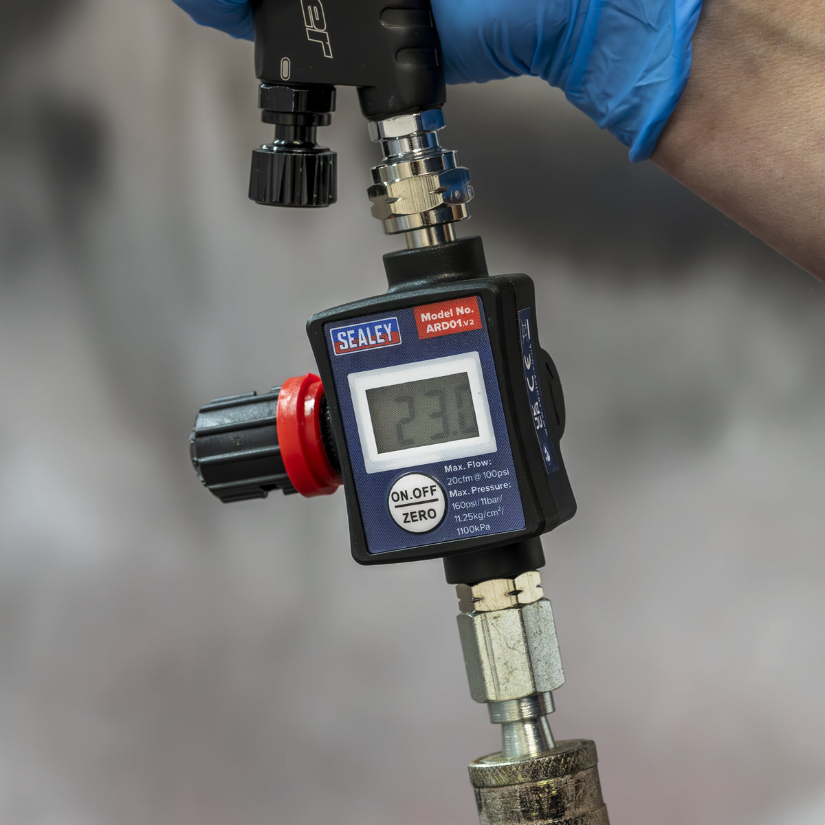 Sealey On-Gun Air Pressure Regulator/Gauge With LCD Digital Display ARD01