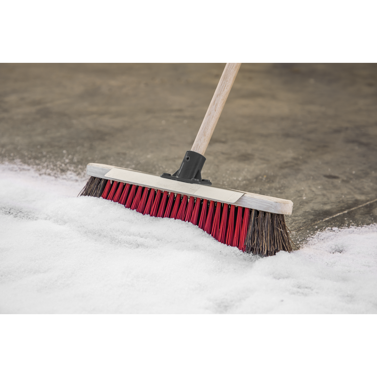 Sealey Heavy Duty Broom + Ice Snow Scraper 16" 405mm Stiff Hard Bristle BM16SC