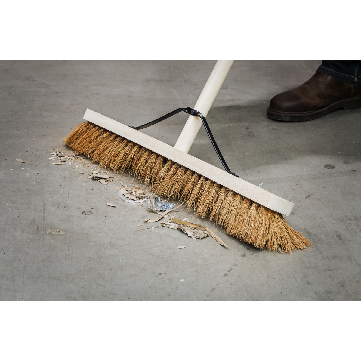 Sealey Broom 24" 600mm Soft Coco Bristle For Indoor & Outdoor Sweeping BM24S