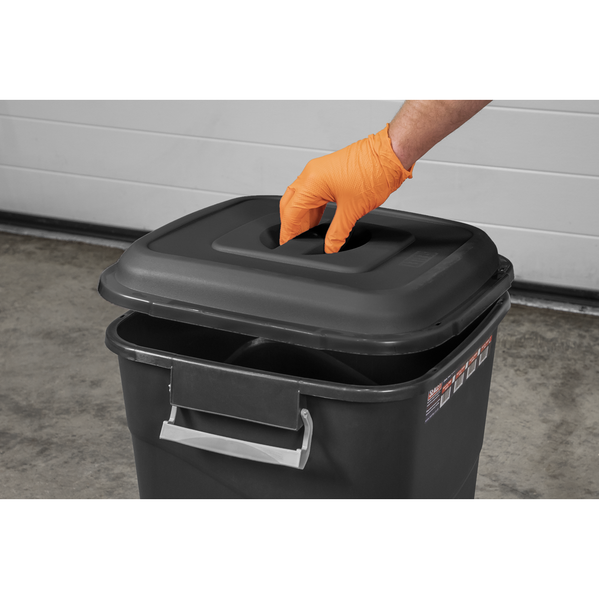 Sealey Durable Refuse Storage Bin Suitable For Outdoor Use 95 Litres Black BM95