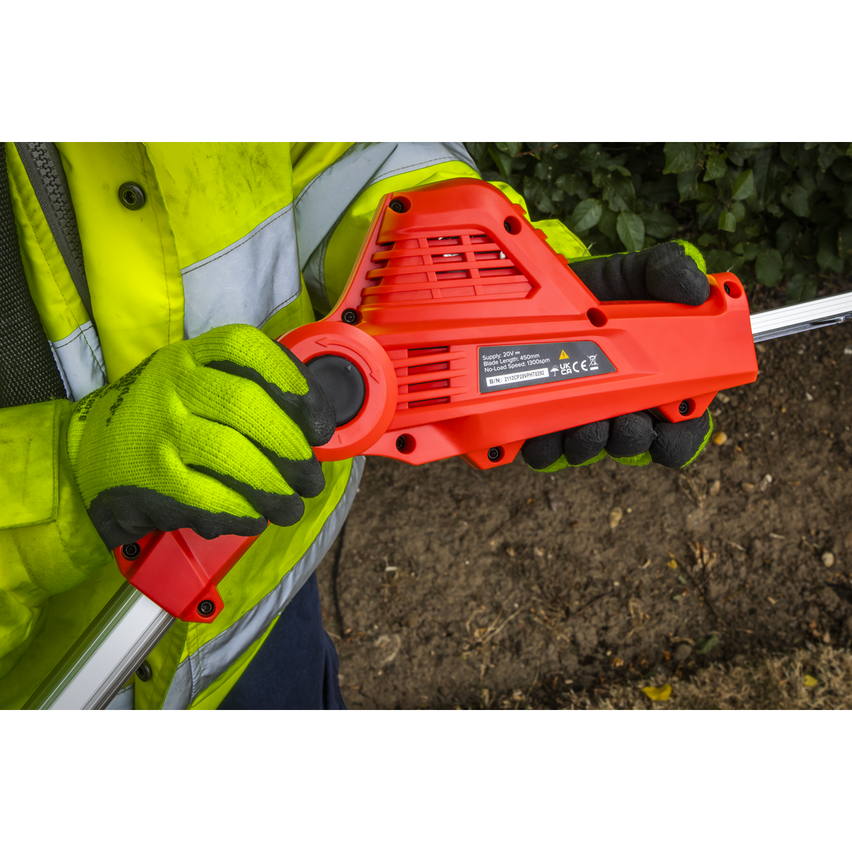 Sealey 20V 2Ah SV20 Series Telescopic Cordless Hedge Trimmer Kit CP20VTP01