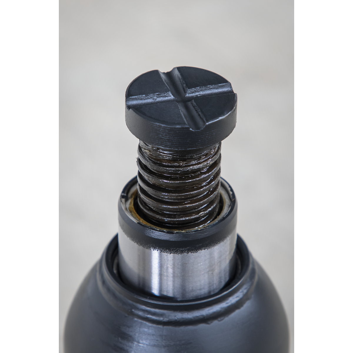 Sealey Bottle Jack Lift 15 Tonne With Overload Valve & 2-Piece Handle PBJ15S