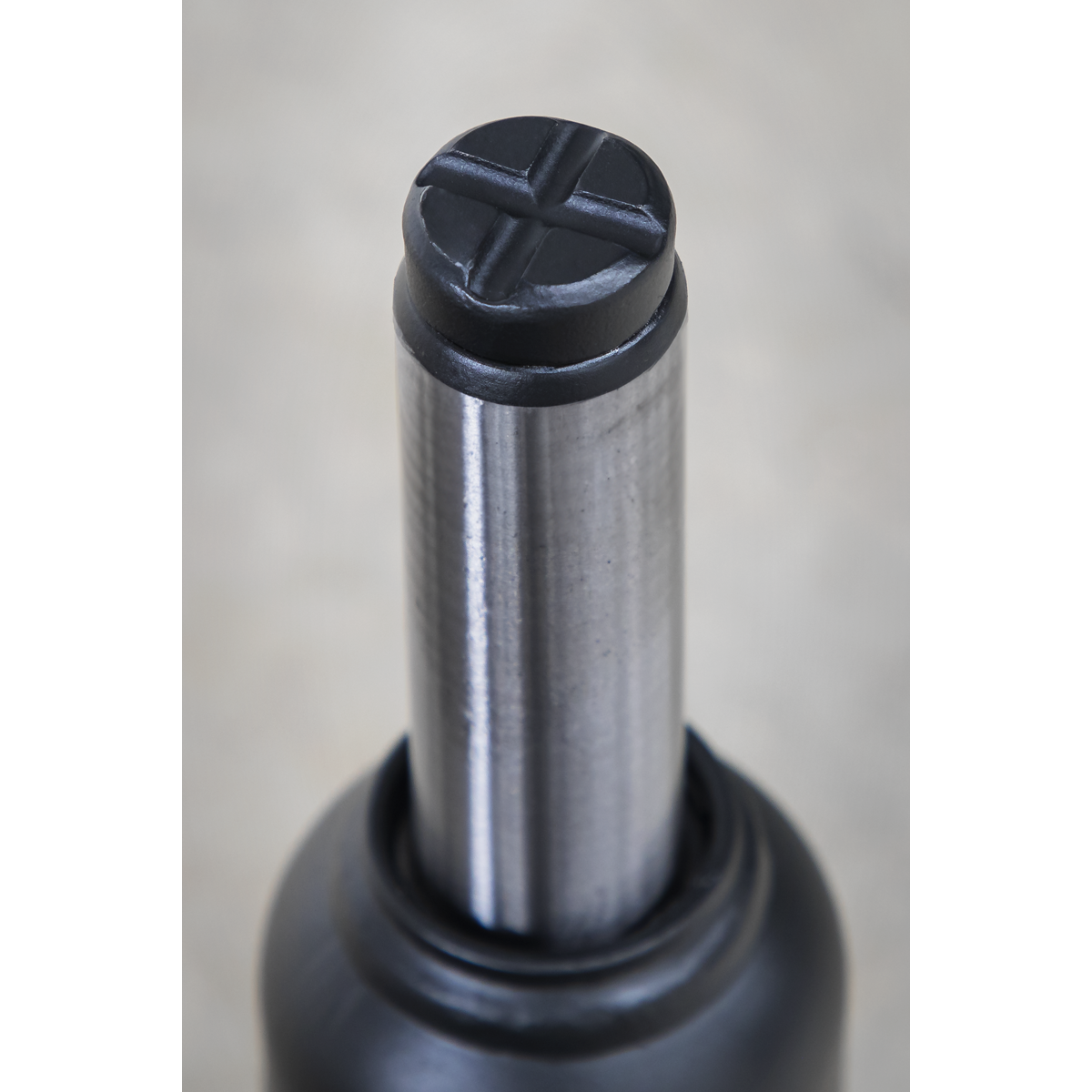 Sealey Bottle Jack Lift 2 Tonne With Overload Valve & 2-Piece Handle PBJ2S